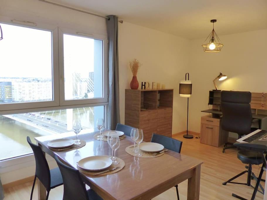Vulcain 4, 14eme, Ile De Nantes, Vue Exceptionnelle Avec Parking Appartement